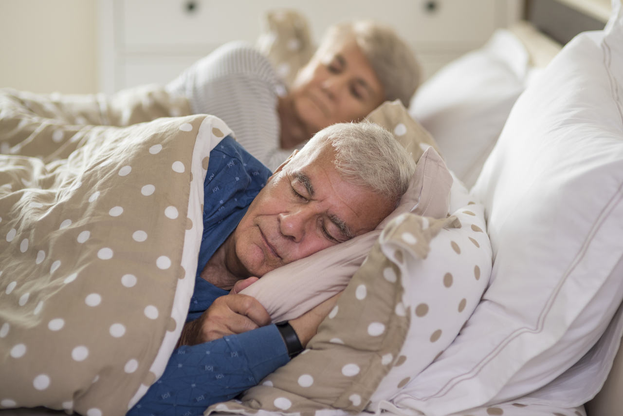 Manter um sono saudável e consistente previne a doença de Alzheimer