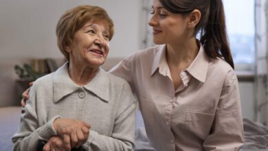 Cuidando com empatia: com lidar com comportamentos repetitivos em pacientes com Alzheimer